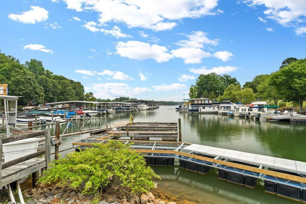 Cozy Lake Home - Jacuzzi King Bed Marina Access Mooresville Exterior photo