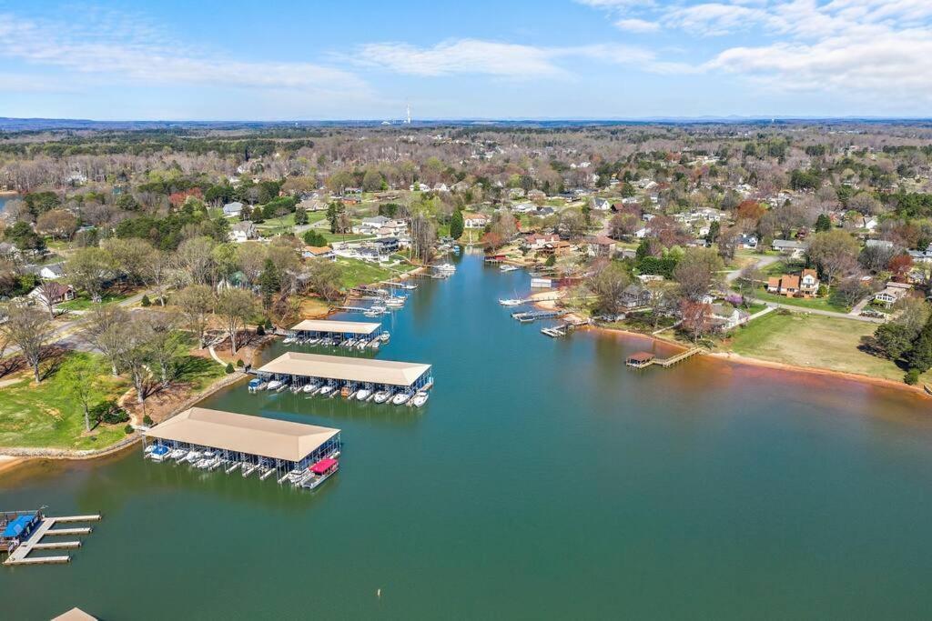 Cozy Lake Home - Jacuzzi King Bed Marina Access Mooresville Exterior photo